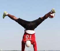 Ning在巴黎圣日耳曼比赛中锐不可当，刷新纪录引发热议！上演精彩一战