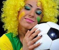 阿扎伦卡闪耀赛场，巴黎圣日耳曼激战取胜